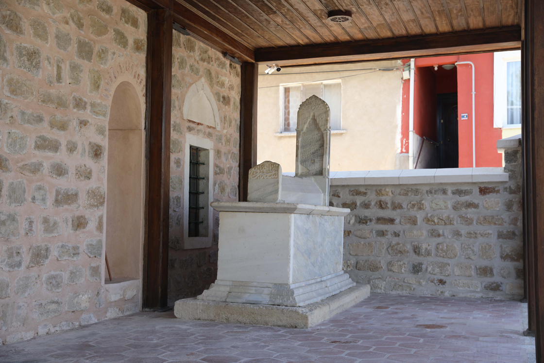 Edirne'de son cemaat yerinde şehit kabri bulunan tarihi cami restore edildi - Resim : 1