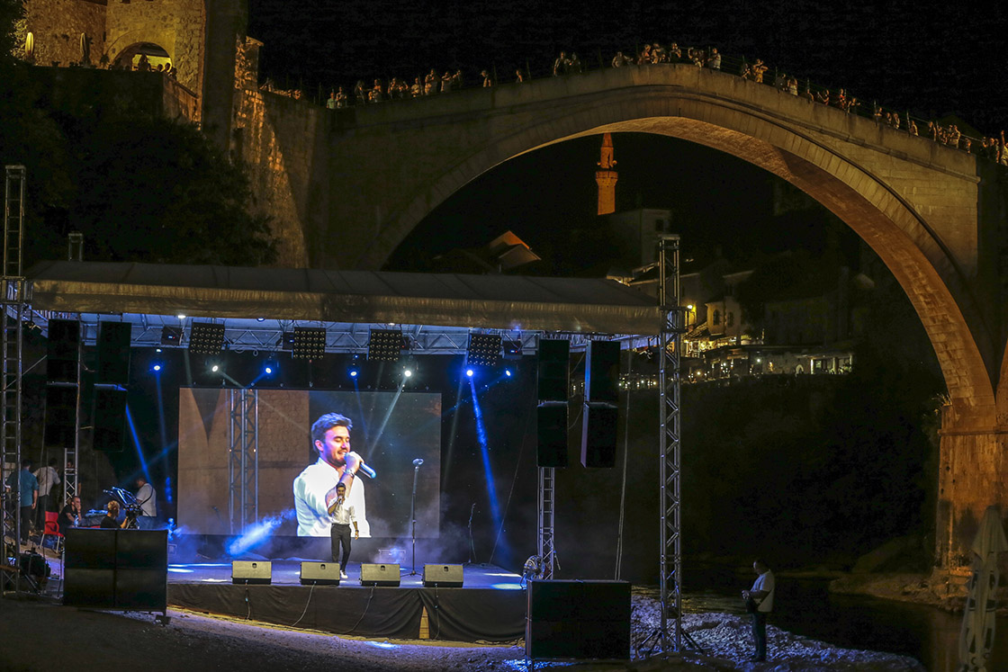 Uz nastup turskih zvijezda Cecelija i Cakmaka u Mostaru održana manifestacija "Dani tursko-bosanskog prijateljstva"