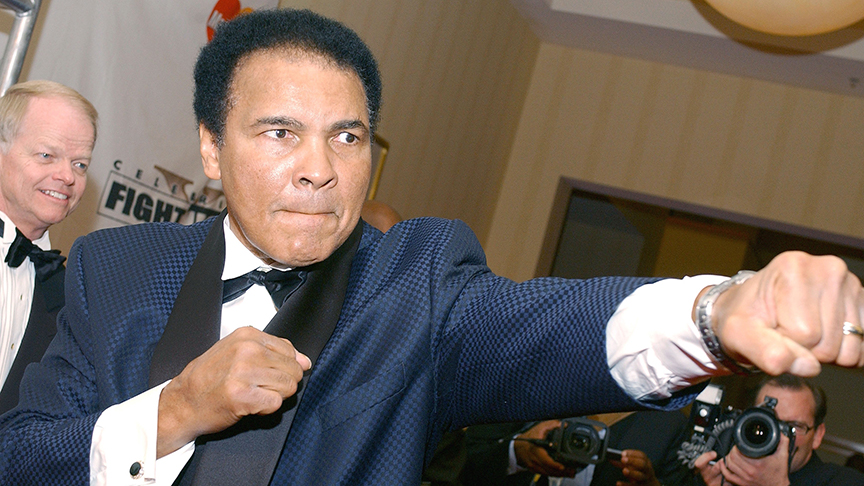 ABD'li efsanevi boksör eski ağır sıklet dünya şampiyonu Muhammed Ali'nin 74 yaşında hayatını kaybetmişti