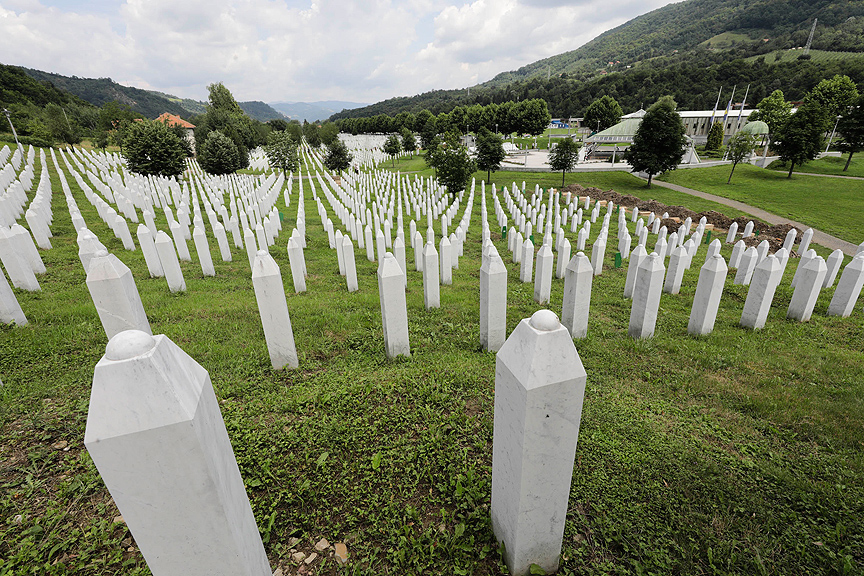 Srebrenitsa soykırımının 35 kurbanı daha defnedilecek