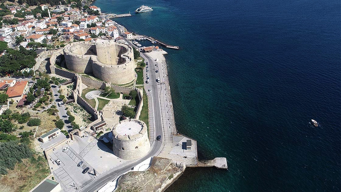 turkiye nin asirlara meydan okuyan denize nazir kaleleri