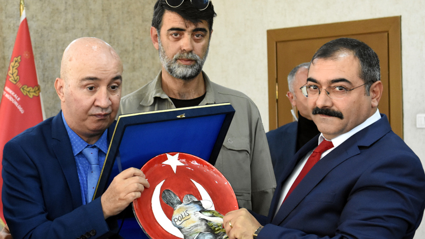 Turgut Aslan (solda), Kırıkkale İl Emniyet Müdürü Mahmut Çorumlu (sağda)