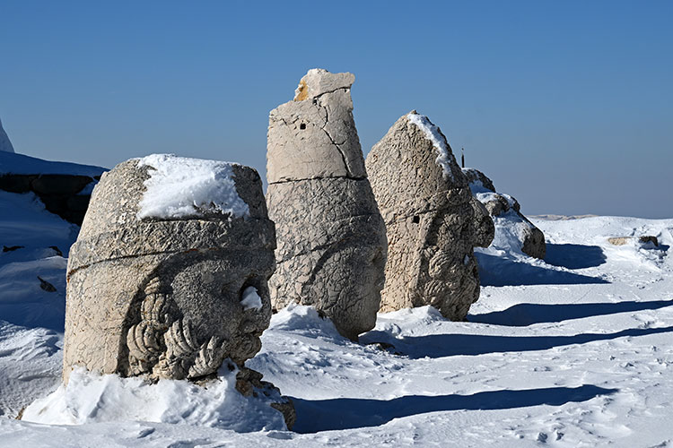 Nemrut'ta kış büyüsü: Karlar altında tarihi bir yolculuk-Bursa Hayat Gazetesi-3