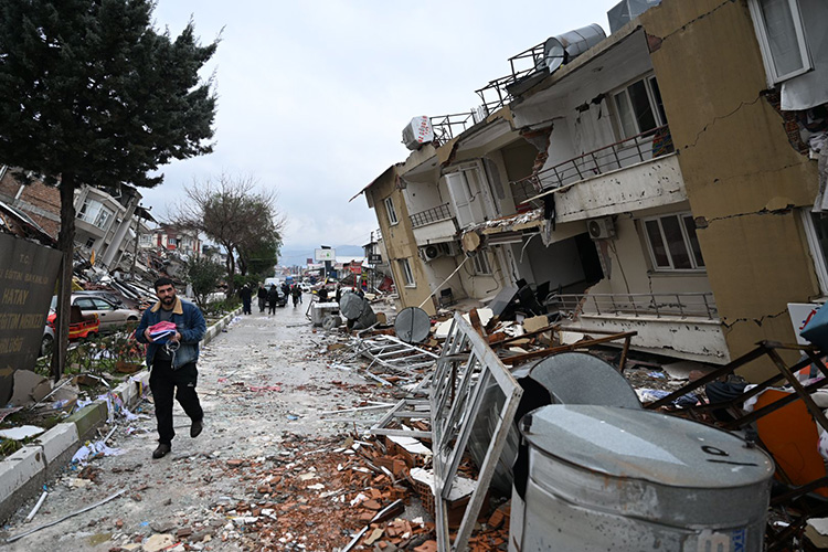 Hatay'da deprem büyük yıkıma yol açtı