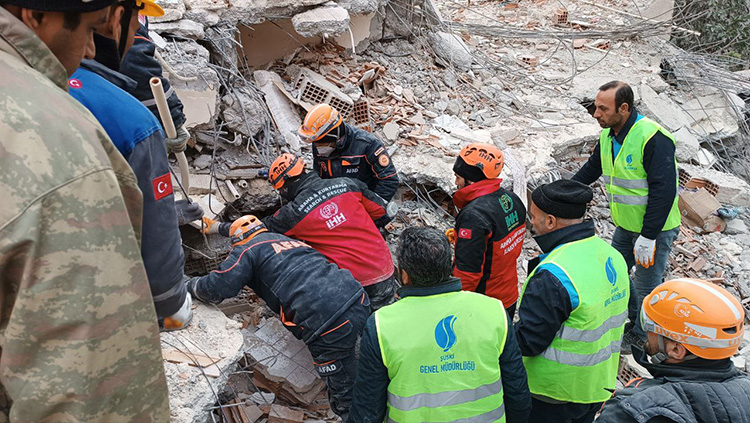 İstanbul’daki sivil toplum kuruluşlarından depremzedeler için yardım seferberliği