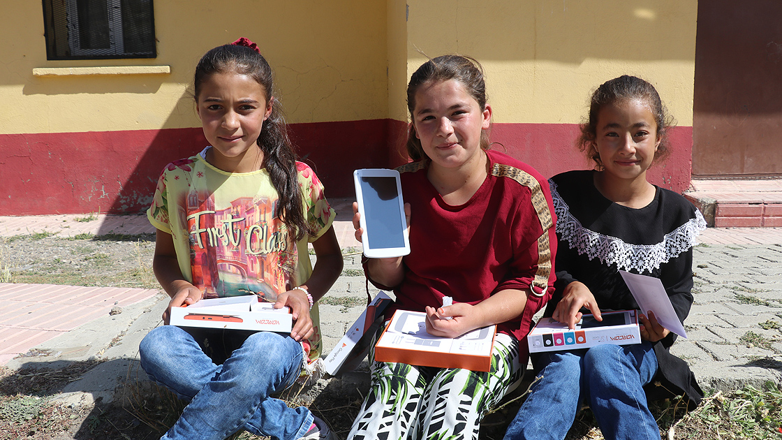THY çalışanından köy okullarındaki çocuklar için tablet bilgisayar kampanyası - Resim : 1