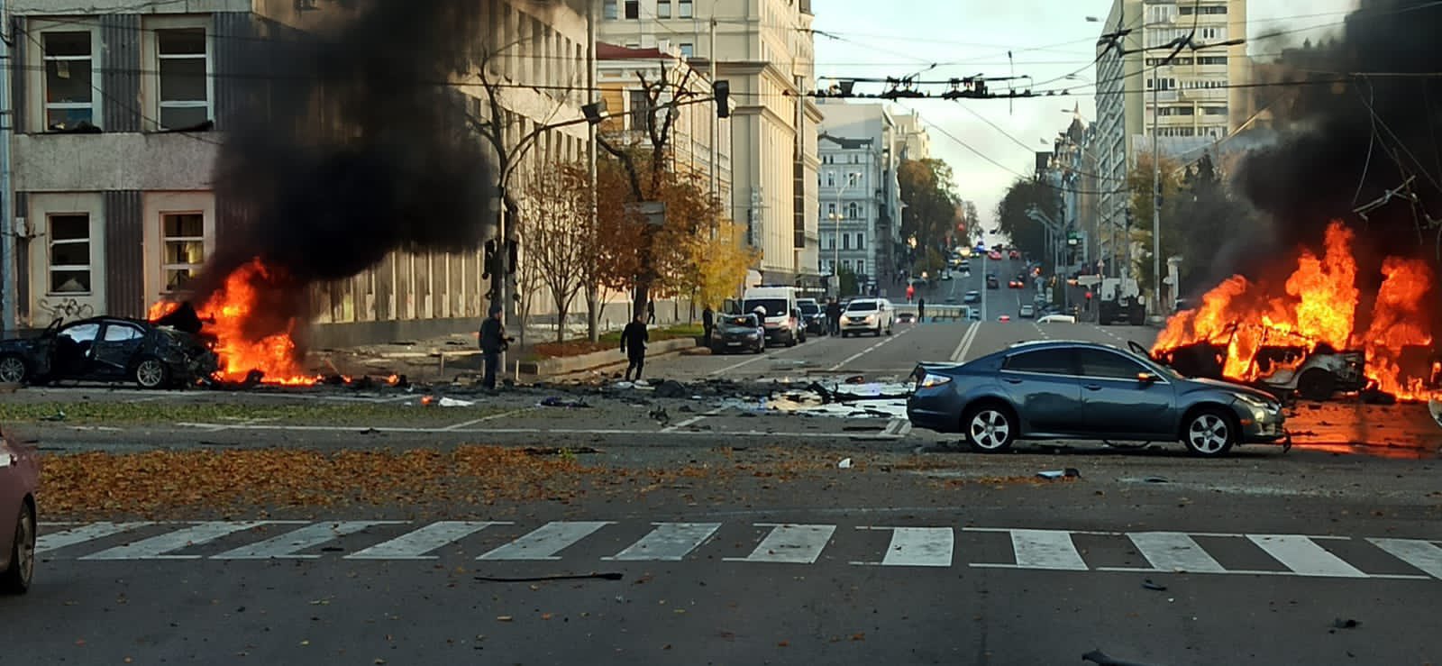В Киеве ракеты упали рядом с офисом Зленского